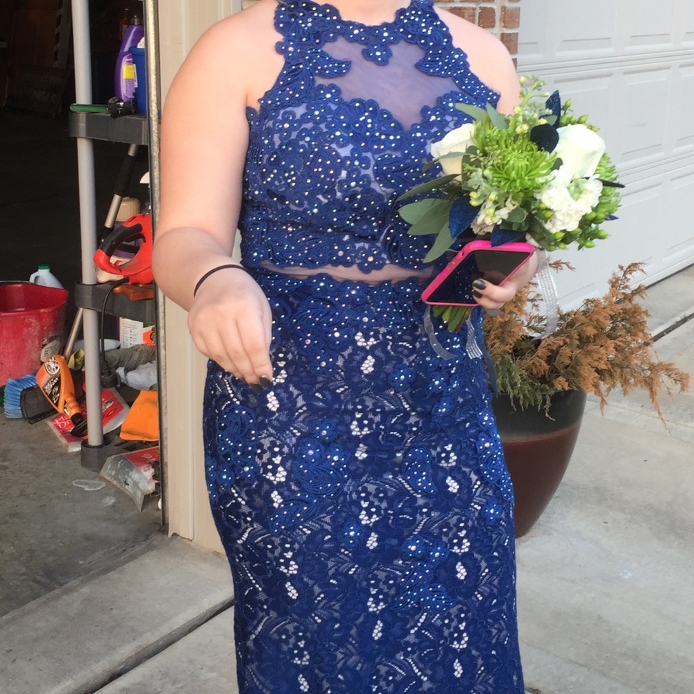 Dress - Picture 2 of 3